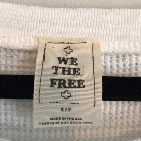 Free People long sleeve crop top cinch ruffle wrist & bottom - Picture 4 of 15